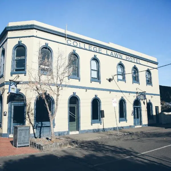 College Lawn Hotel, hotel v Melbourne