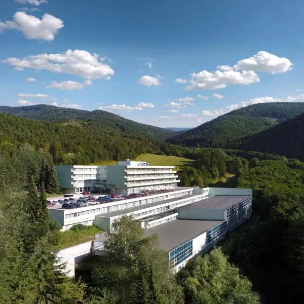 Kúpele Brusno - Kúpeľný hotel Poľana, khách sạn ở Brusno