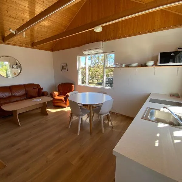 Ábót - Riverside Cottage, hotel in Egilsstadir
