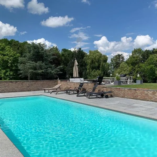 CHAPEAUVEAU Gîte - b&b - Events, ξενοδοχείο σε Helecine