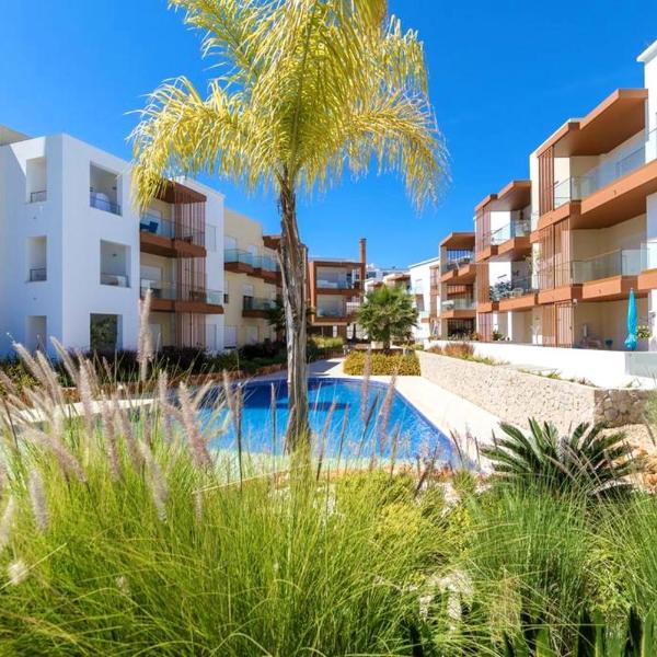 2 bedrooms appartement with shared pool terrace and wifi at Portimao 5 km away from the beach