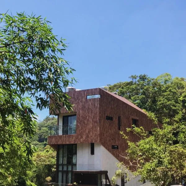 Siang Tsao Yu Chong, hotel Szanjiban