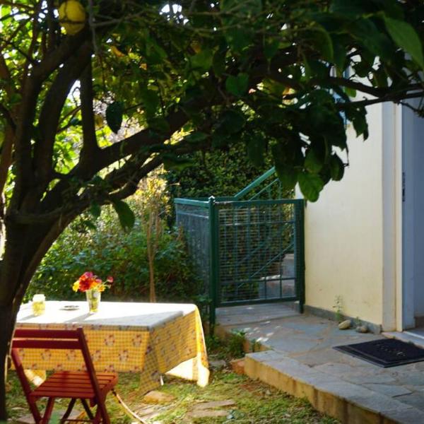 Cosy guest house with private yard