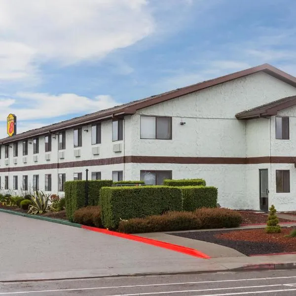 Super 8 by Wyndham Arcata, hotel in Arcata