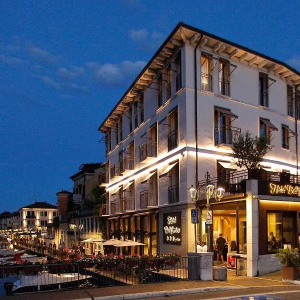 Hotel Bell'arrivo by Dori，位于佩斯基耶拉德加达的酒店