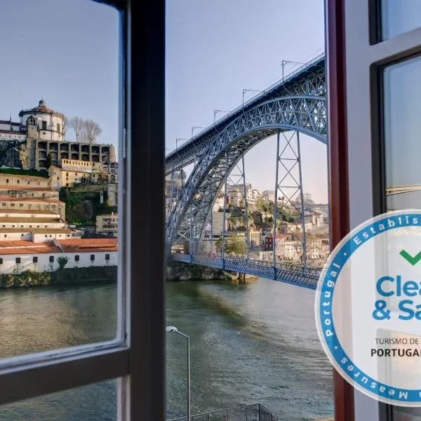 Ribeira Cinema Apartments, hotel in Porto