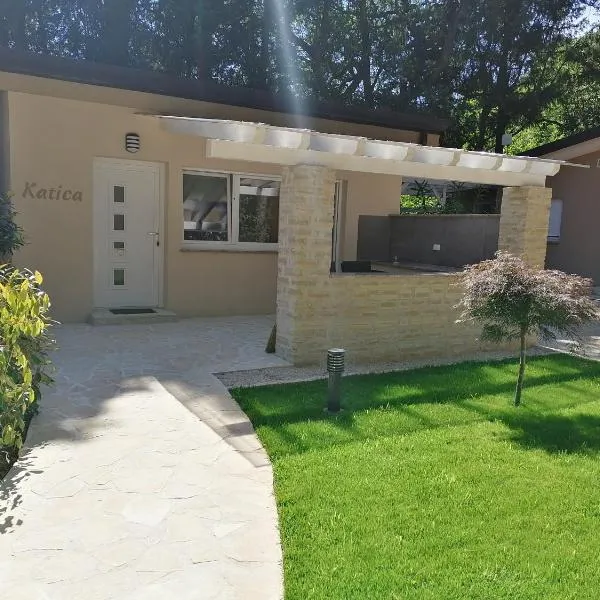 Holiday Park Mimoza, Hotel in Bašanija