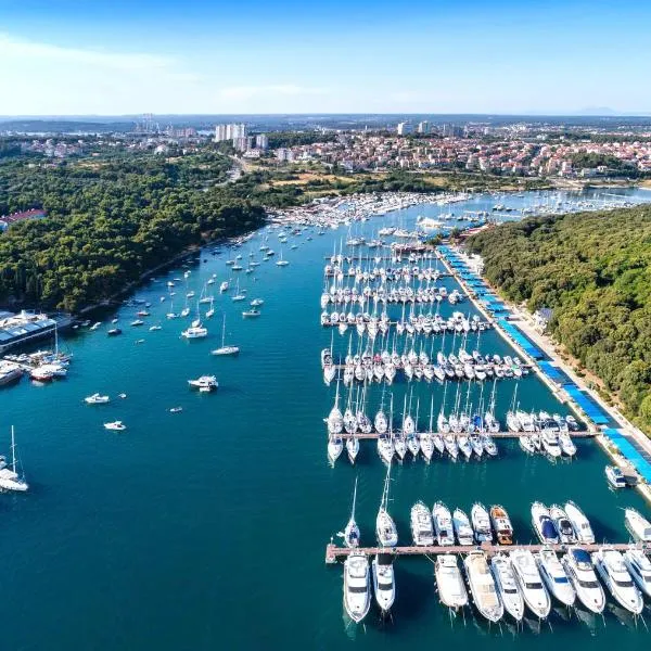 Ribarska Koliba Resort, ξενοδοχείο στην Πούλα