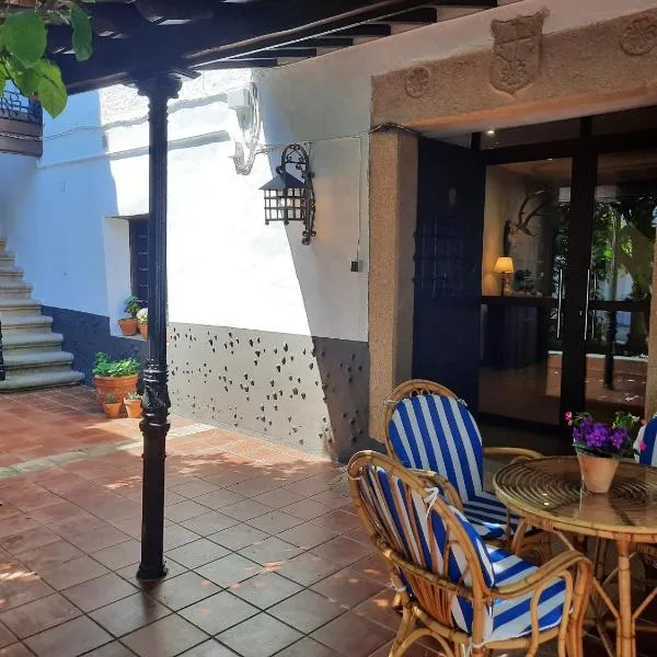 El Escudo de Calatrava, hotel v destinaci Mohedas de la Jara