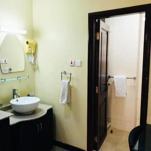Urban Rose Hotel & Apartments, hotel in Dar es Salaam