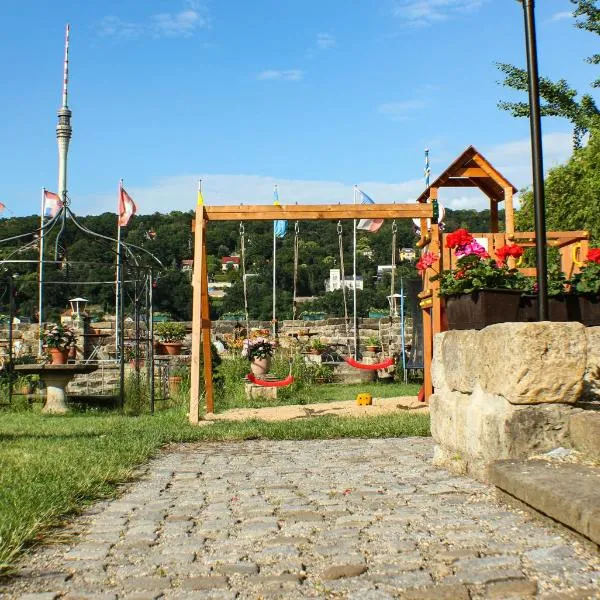 Hotel Alttolkewitzer Hof, hotel di Dresden