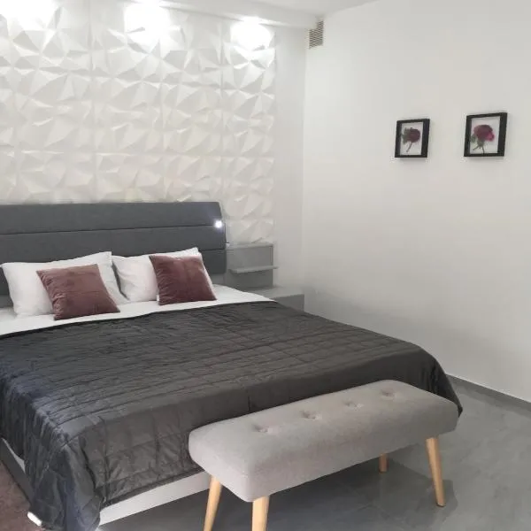 Apartman SONAS 2 with free private parking, hotel v destinaci Karlovac