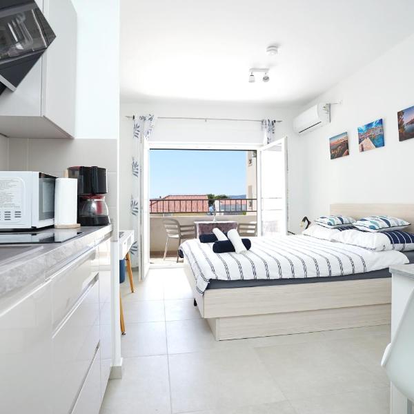 Apartments Monica 100 meters to beach near Split Trogir