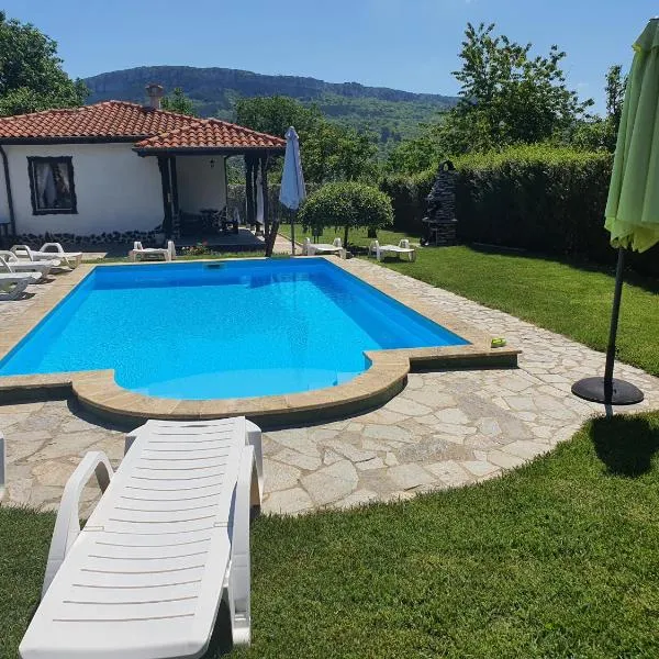 Madara OMAYA Guest House, hôtel à Madara