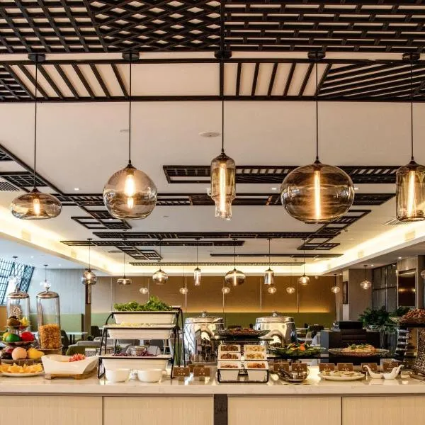 Atour Hotel Yuyang West Road, hotel di Yulin