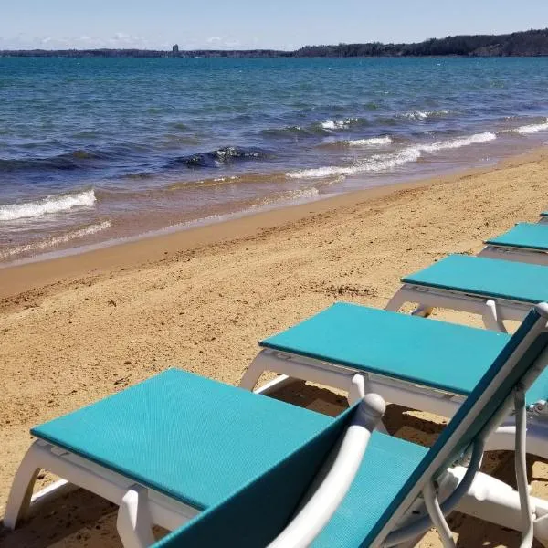Brio Beach Inn, hotel en Traverse City