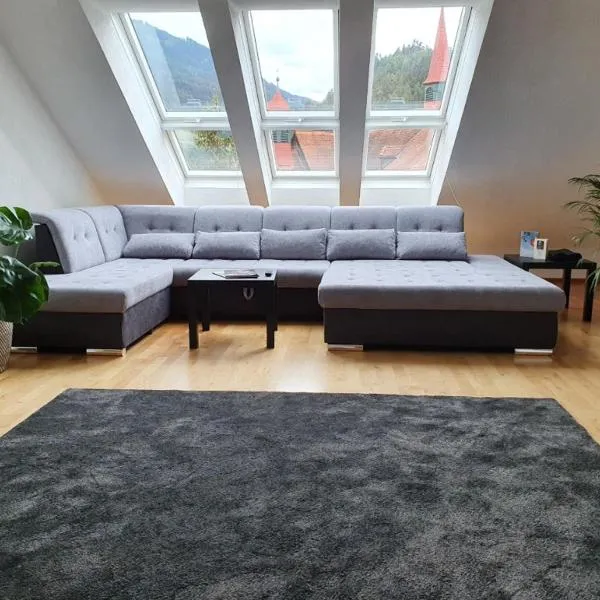 Dachgeschoss-Apartment in Landeck - 140m², hotel en Landeck