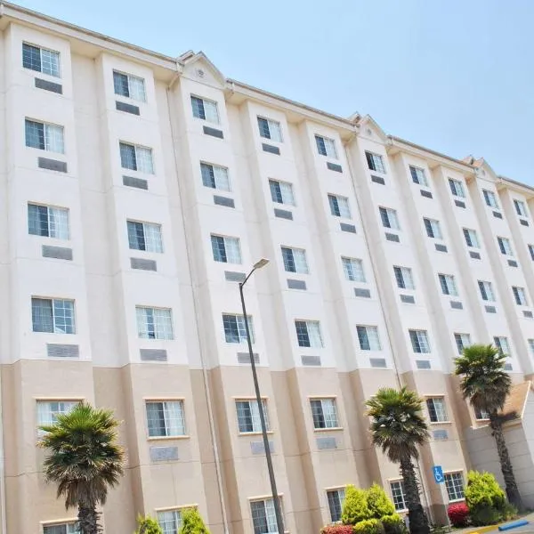 Microtel Inn and Suites by Wyndham Toluca, hotel en Toluca