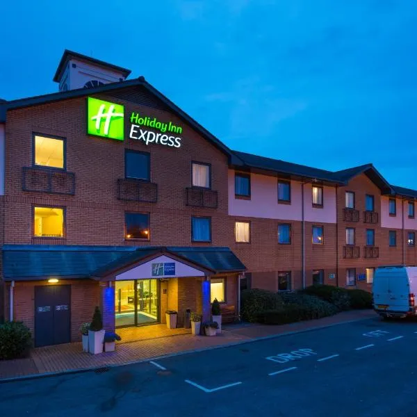 Holiday Inn Express Swansea East by IHG, hotel in Swansea