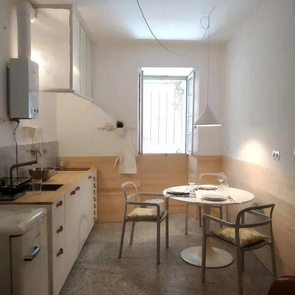 APT Slow City Hostel，位于庞特维德拉的酒店