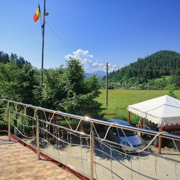 Pensiunea Paradiso, מלון בPoiana Teiului