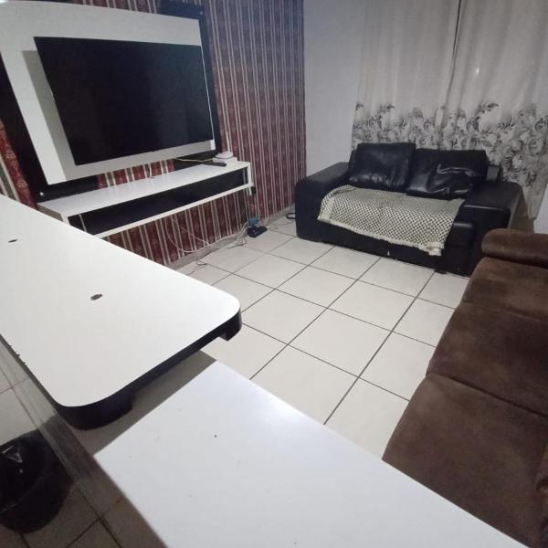 Apartamento cabo frio familiar, bem localizado e mobiliado