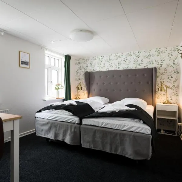 Diagonalkroen, Hotel in Give