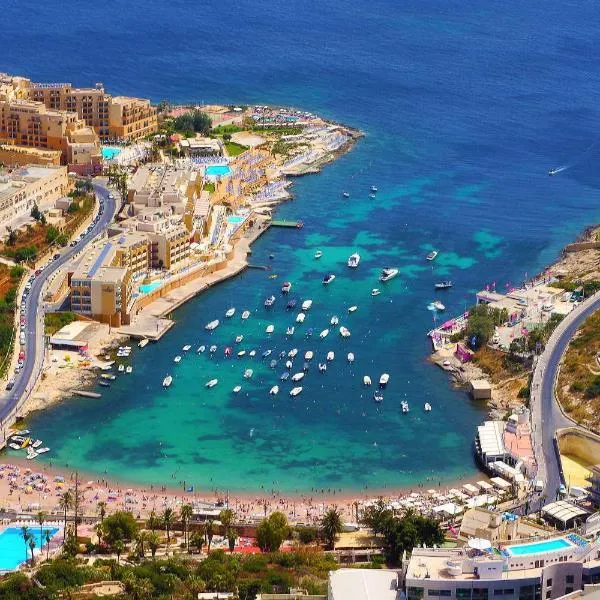 Cresta Beach Studios, hotel em St Julian's