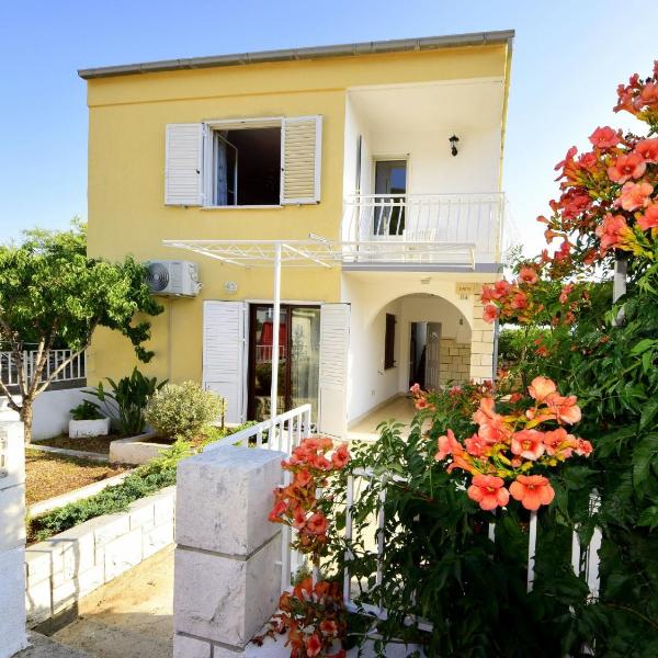 Holiday Home Lolita by Interhome