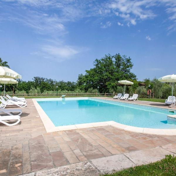 Belvilla by OYO Scenic farmhouse with shared pool