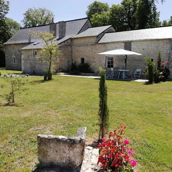 Gite du chateau, hotel in Marigny