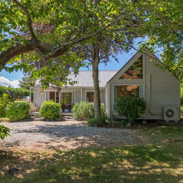 Copper Beech Cottage - Wharewaka Holiday Home