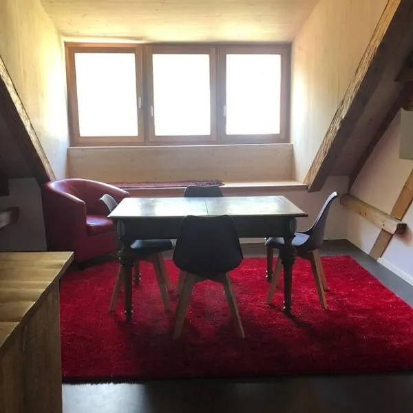 Loft 100m2, im Ökohaus in Susch，Susch的飯店