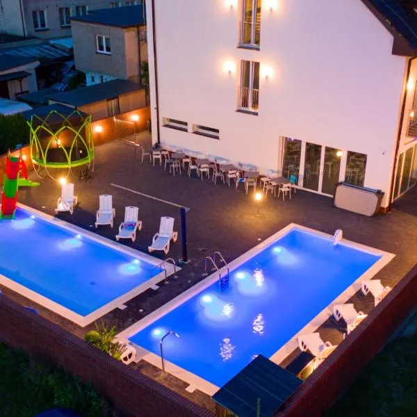 Pod Winogronem - Apartamenty z basenem i wyżywieniem, hotel u gradu Pobijerovo