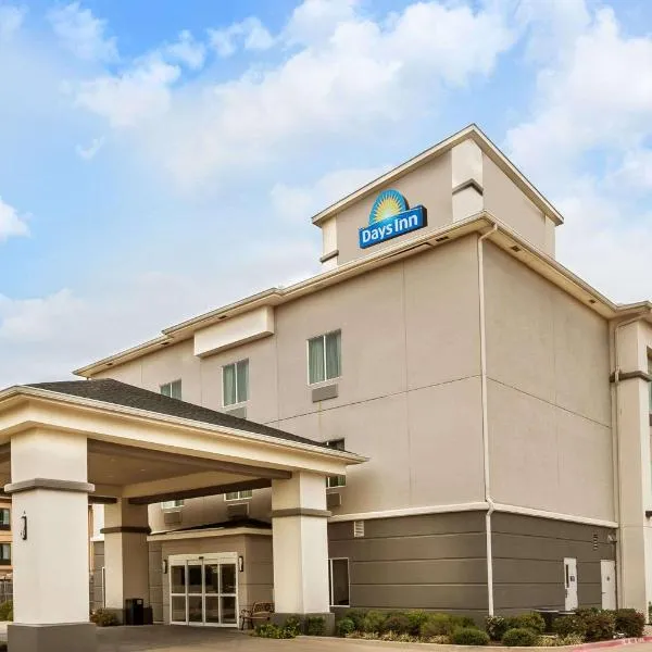 Days Inn & Suites by Wyndham Mineral Wells, hotel in Mineral Wells