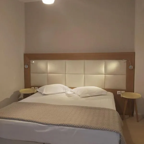 Villa Roussa City Center, hotel em Fira