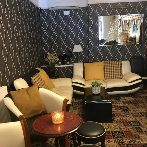 Glenheath Hotel, hotel in Blackpool