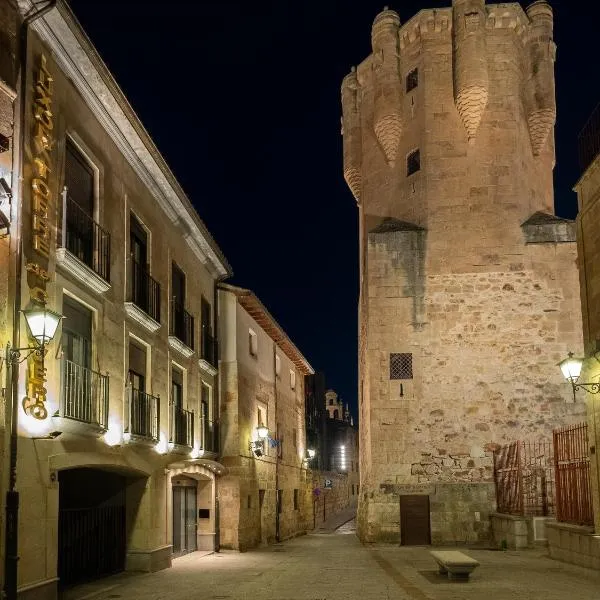 Luxor Torre del Clavero Apartments, hotel in Salamanca