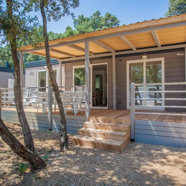 Mobile Homes Delta Marine at Campsite Lopari, hotel in Nerezine