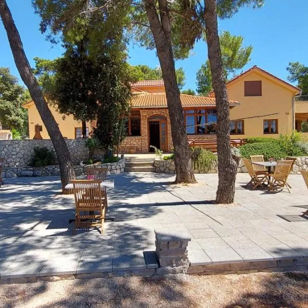 Kandarola Resort, ξενοδοχείο σε Rab
