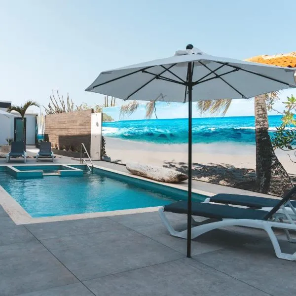 Gray Door Apartments - Adults only，位于棕榈滩的酒店