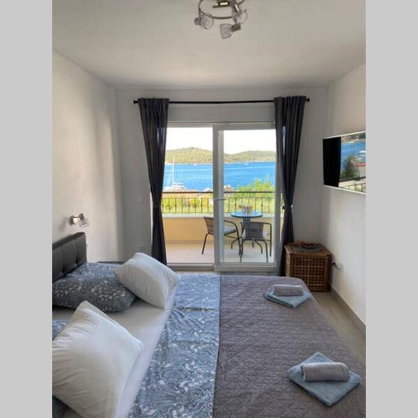 A lovely and cozy room with a breathtaking view 2