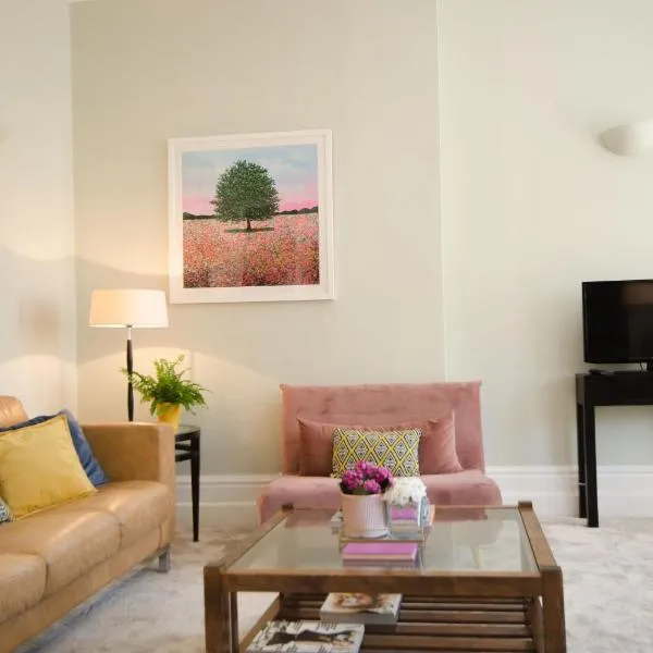 Seaview Mansion Apartment - Central Hove with PARKING, hotel in Brighton & Hove