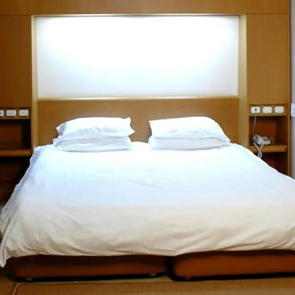 Katerina Hotel、コザニのホテル
