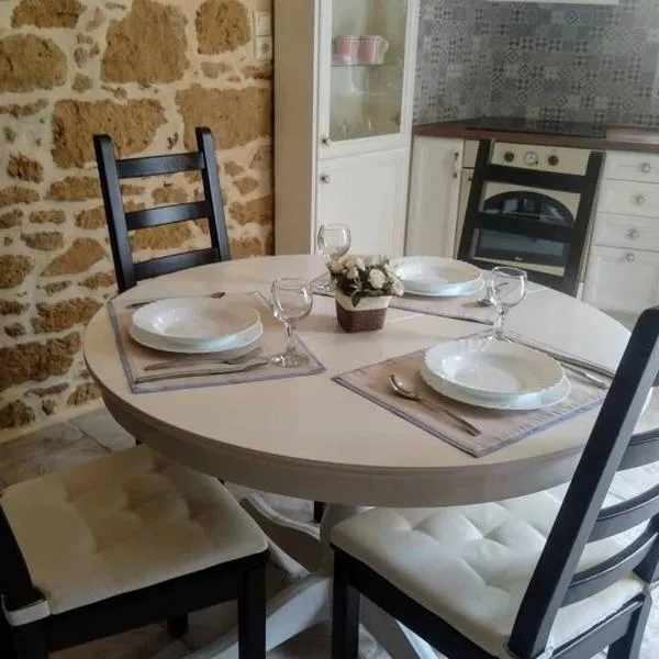 Traditional stone house, hotel in Sitia