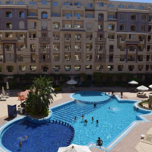 Florenza Khamsin 1 bedroom apartment with swimming pool view