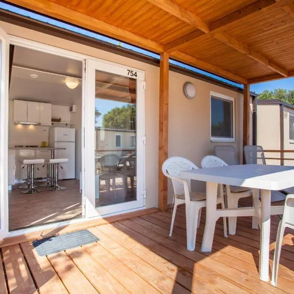 Mobile Homes Delta Marine at Campsite Rapoća, hotel in Nerezine