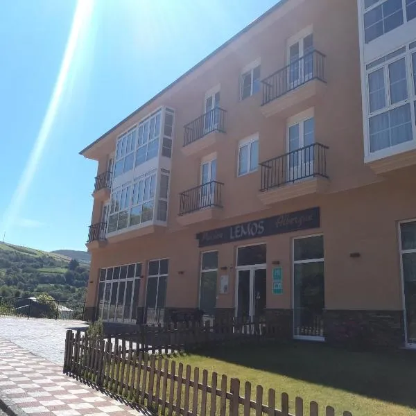 Pensión Lemos, hotel u gradu 'Tríacastela'