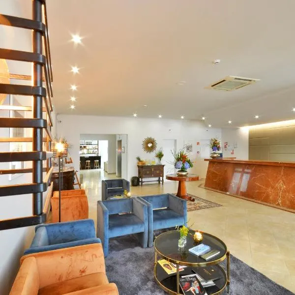 Porto Domus Hotel, хотел в Порто