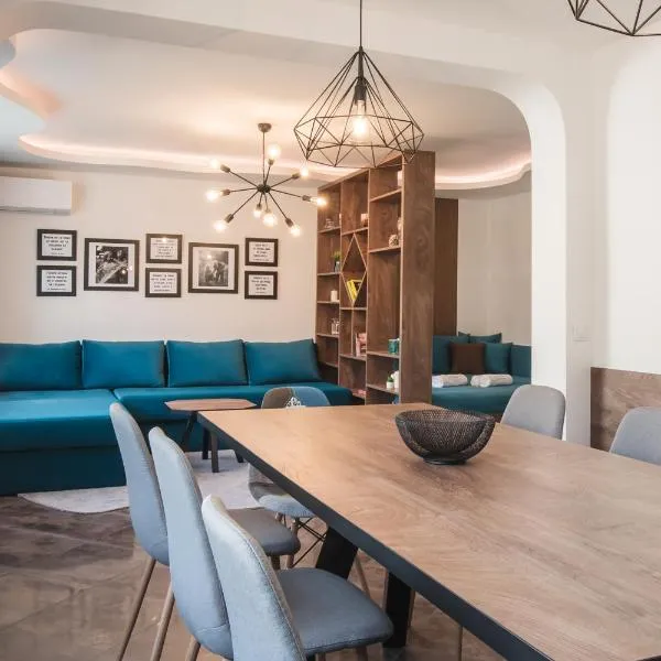 ОРФЕЕВИТЕ ПЕСНИ, Hotel in Dewin